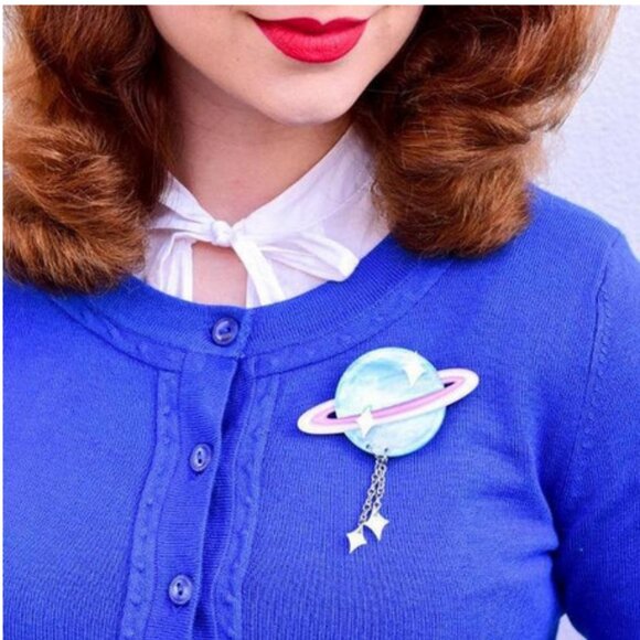 Erstwilder God of Time Saturn Brooch - Picture 5 of 5